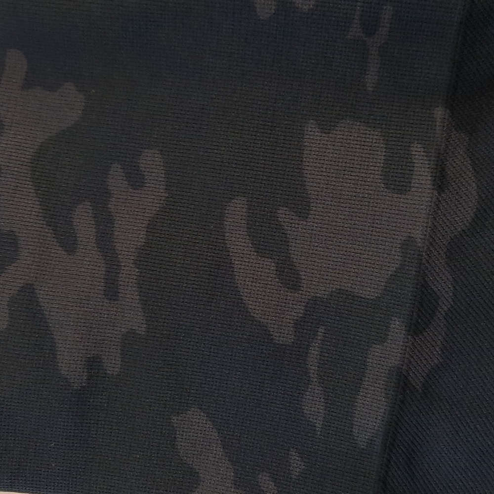 SPANX Look at Me Now crop seemless leggings in black camo - Picture 3 of 11
